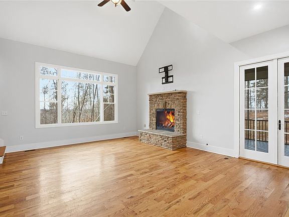 2nd image of 207 Cliffside Trl