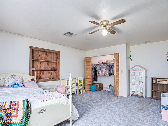 3rd image of 4185 Saint Clair Rd