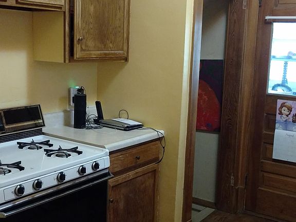 5th image of 827 S 32nd St