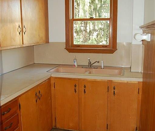 3rd image of 82-84 Simmons St #78