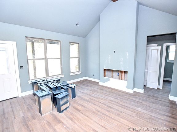 4th image of 18835 W Hunters Ct