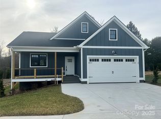 30 Olde Oak Ct, Hendersonville, NC 28792