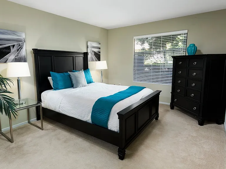 Bedroom with carpet