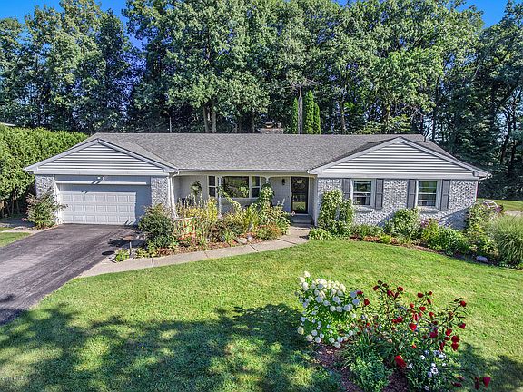 2nd image of 4723 Braeburn St SE