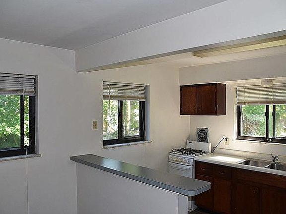 3rd image of 1818 Sutton Ave APT 4