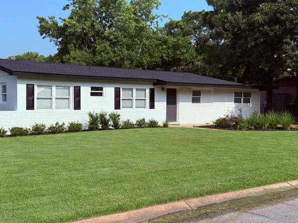 601 Blackstone Rd, Mary Esther, FL 32569