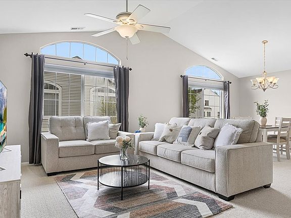 3rd image of 1698 Fredericksburg Ln #1698
