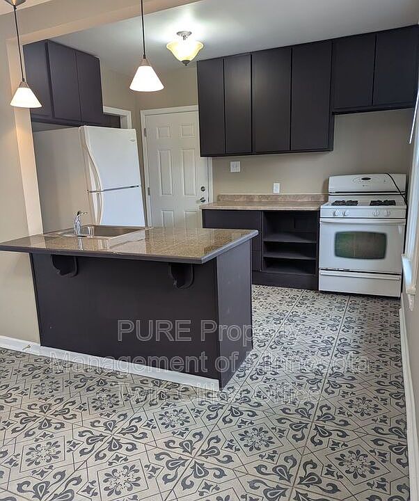 1st image of 605 Van Buren Ave APT 4