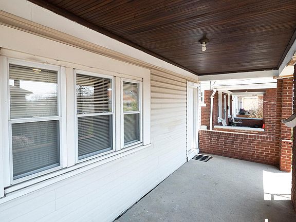 Ample Front Porch, to have friends over for coffee, wine or