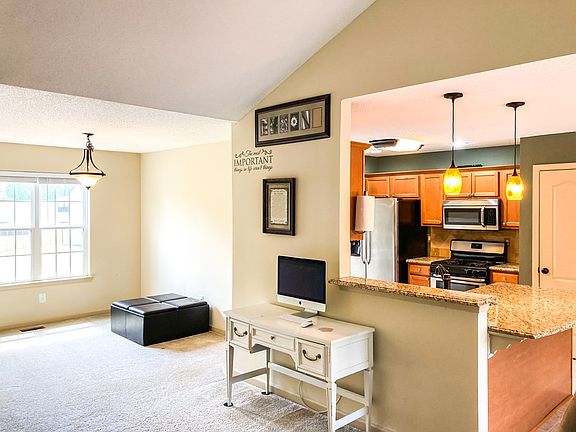 5th image of 303 Clarion Dr