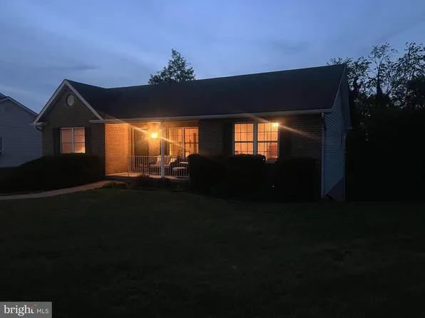 1076 Stuart Dr, Front Royal, VA 22630