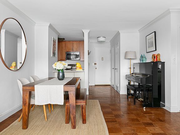 3rd image of 10 W 15th St APT 1515