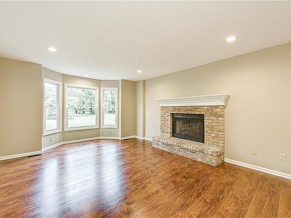 3rd image of 5770 N Red Oak Dr