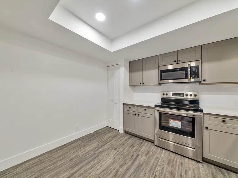 1001 W Flint St — Photo 7