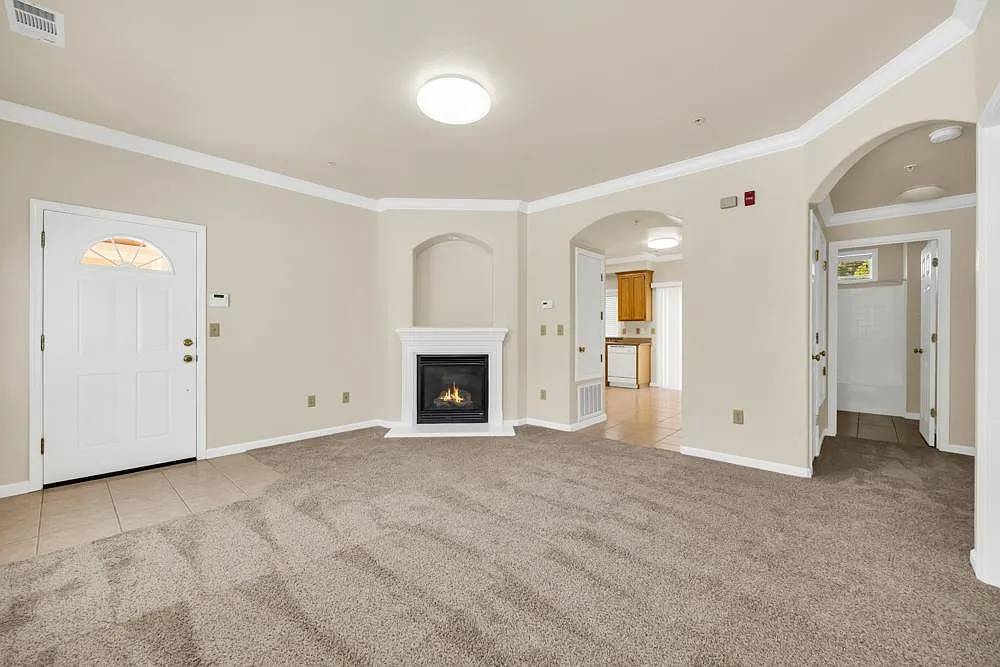 2 bed, 1000 sqft, $1,995 — Photo 2