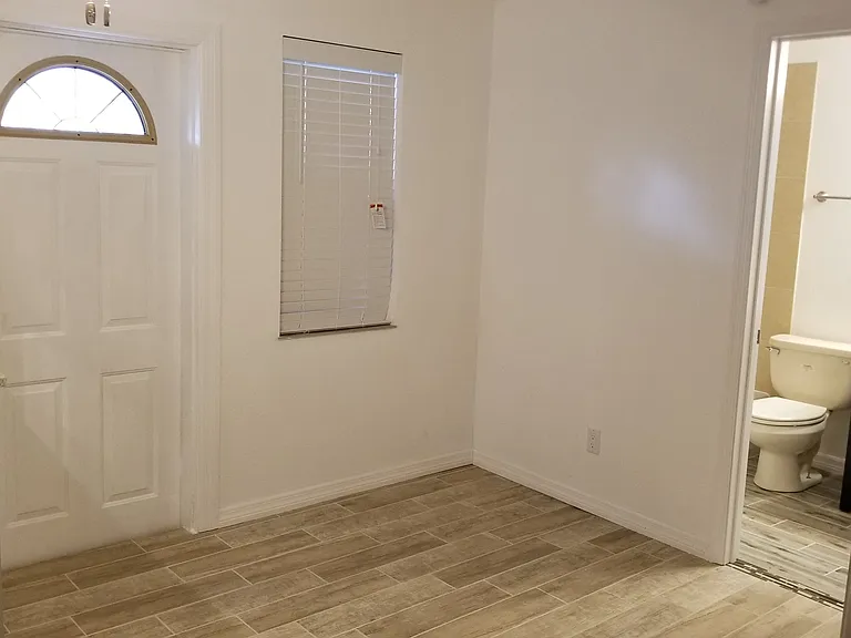 2911 Sanka Dr — Photo 10
