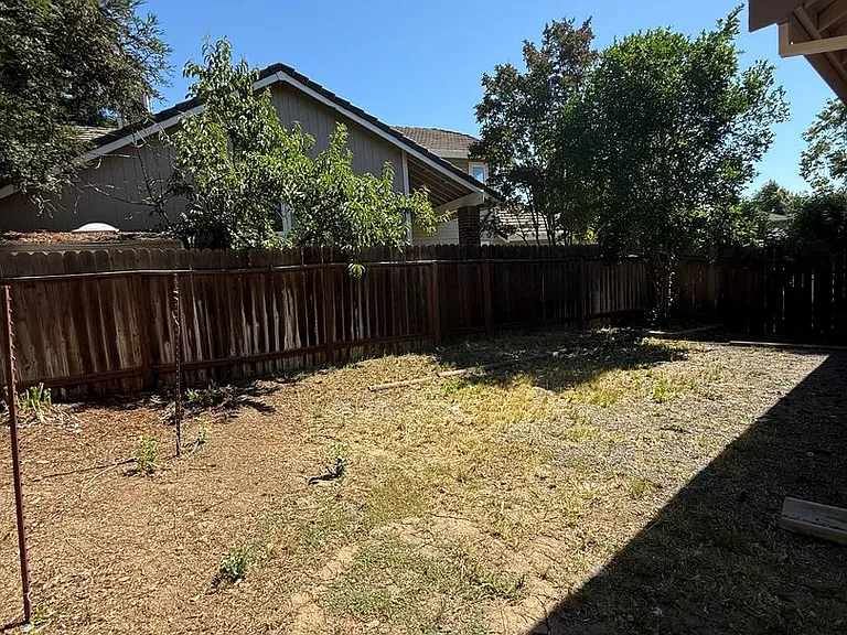 300 Grove Ct — Photo 22
