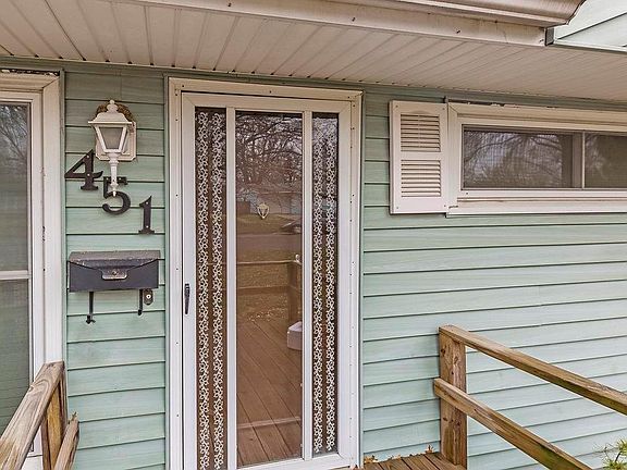 4th image of 451 Park Dr