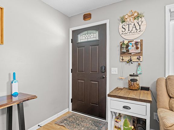 3rd image of 1123 Ridgecrest