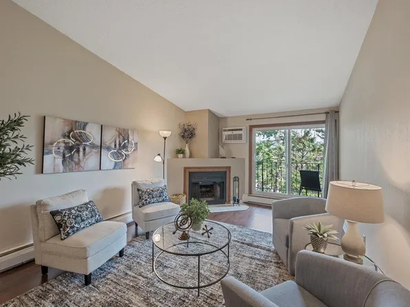 3425 Golfview Dr APT 315, Eagan, MN 55123
