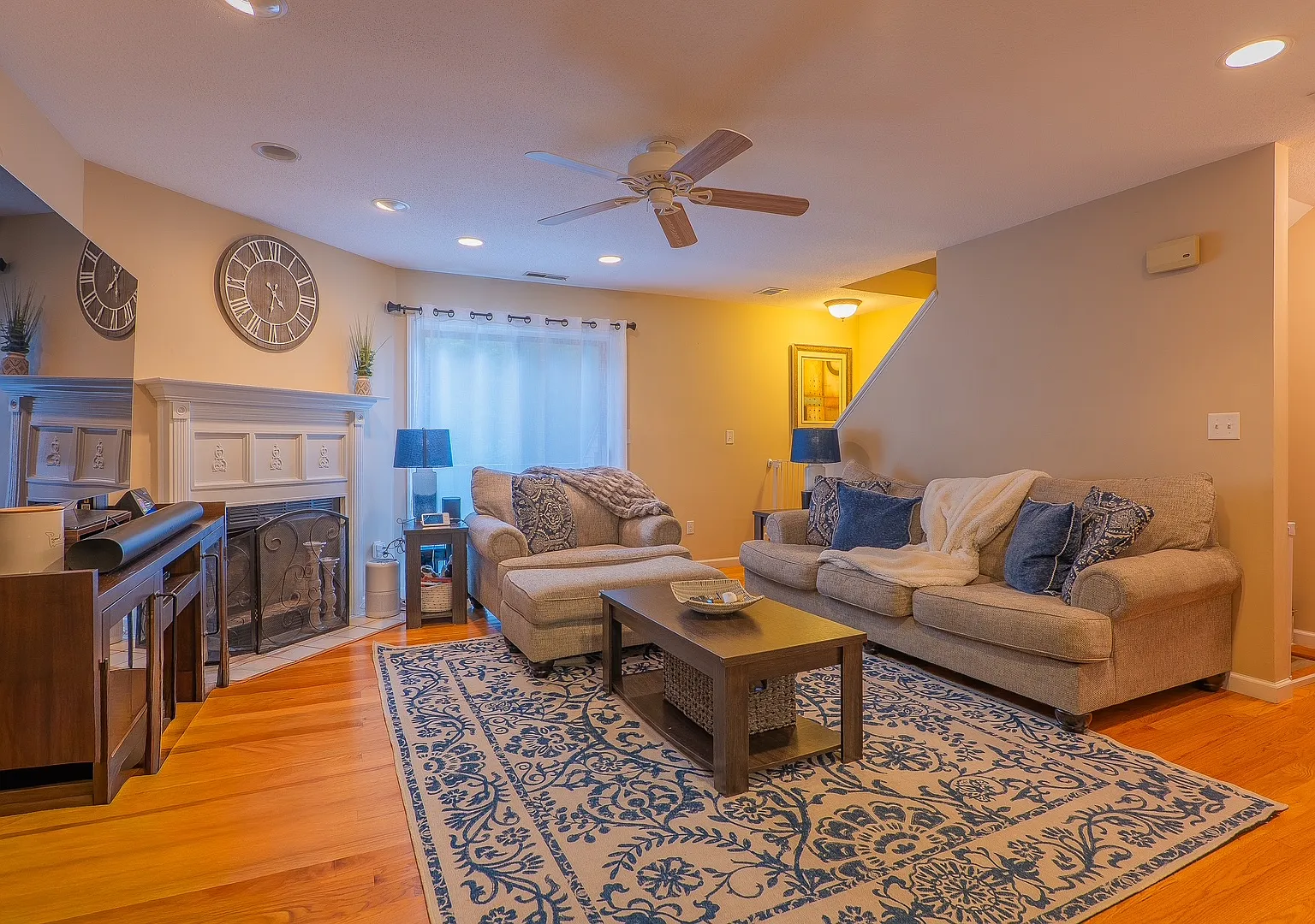 2 bed, 1.5 bath, 1324 sqft, $2,750 — Photo 2