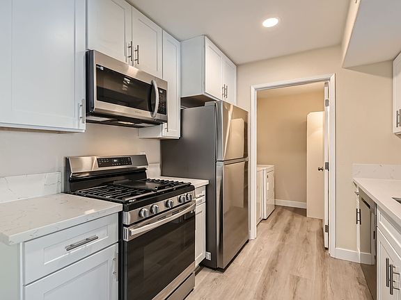2nd image of 950 Seven Hills Dr #424-1