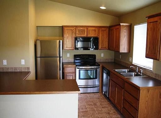 4th image of 954 N Bluffwood Ln APT 11