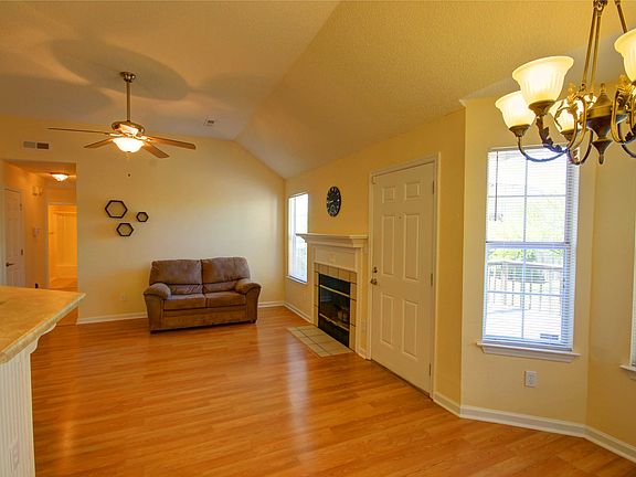 4th image of 103 Rebecca Pines Dr