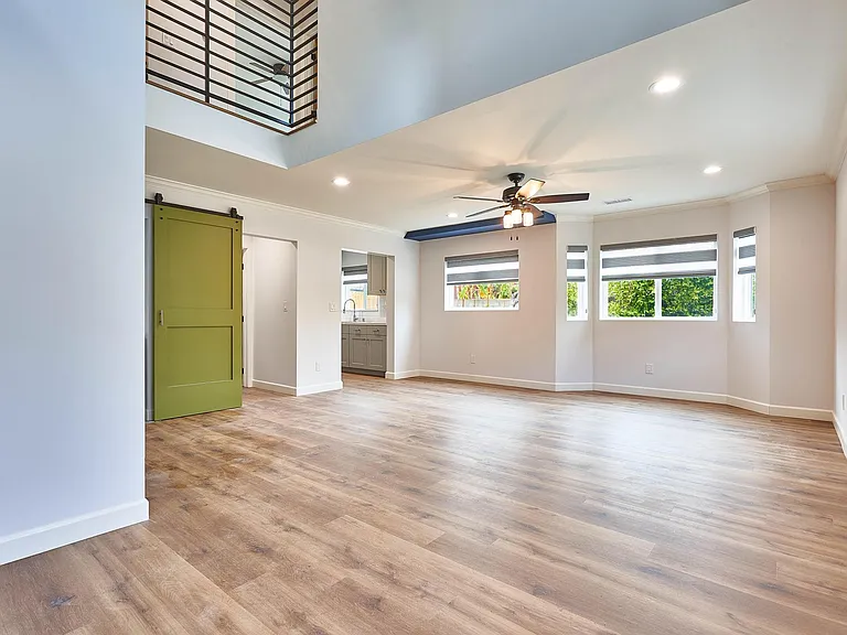 161 S Kingsley Dr — Photo 1