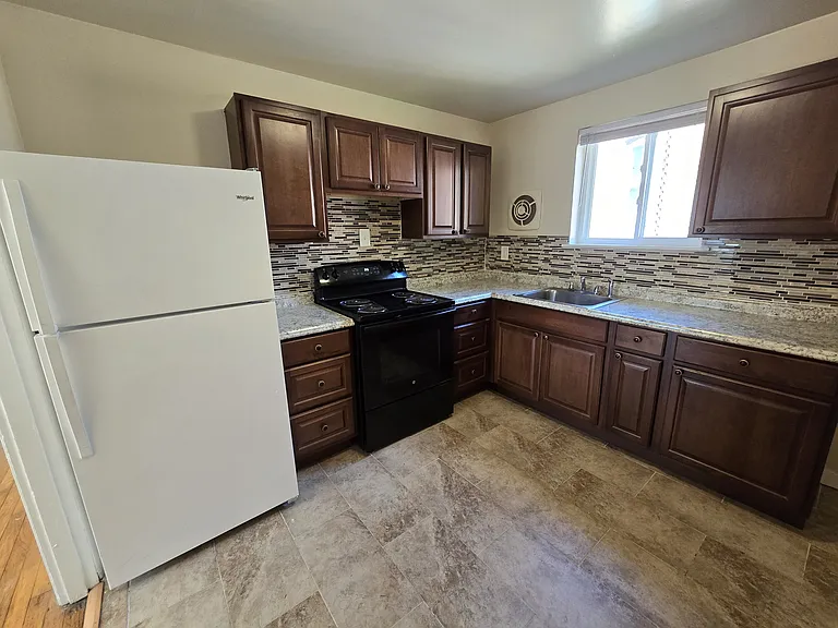 3212 Ellwood Ave #D — Photo 10