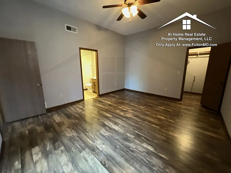 103 E 10th St #2 — Photo 18