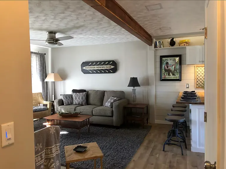 1813 Bayview Ln — Photo 2