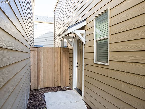 3rd image of 2601 NE 131st Ave