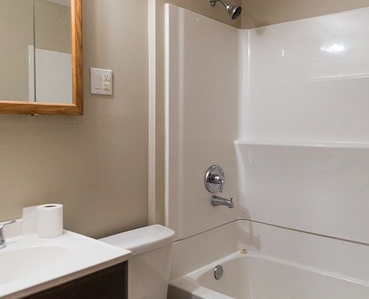 5th image of 2554 W 6th St