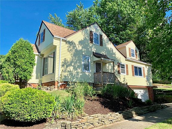 2nd image of 24350 Hawthorne Dr