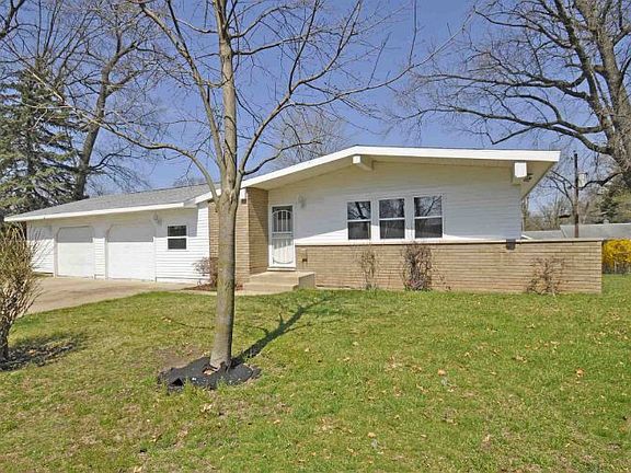 3rd image of 1425 Woodcrest Dr