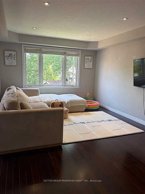 3 bed, $2,950 — Photo 3
