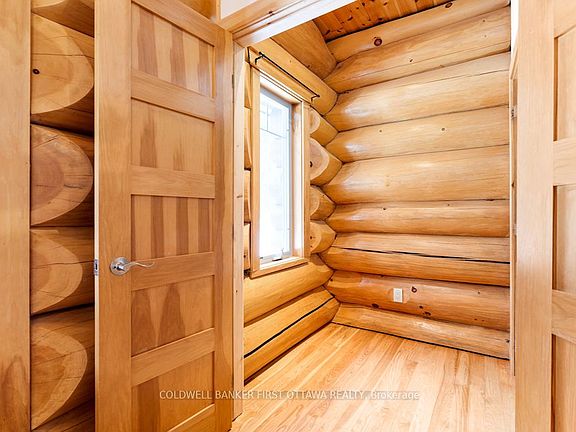 5th image of 2467 Darling Rd