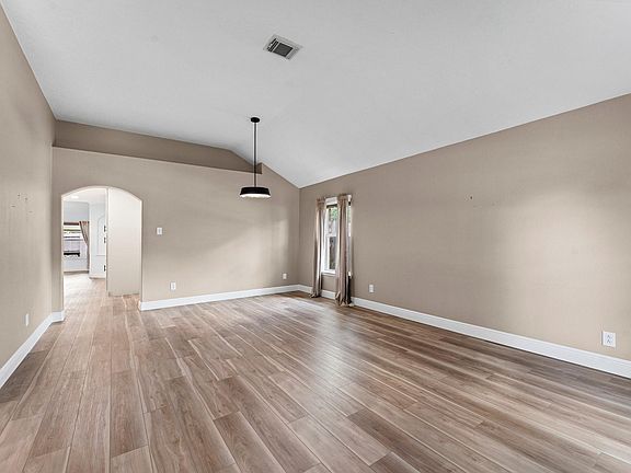 5th image of 14843 Wooded Glen Ct
