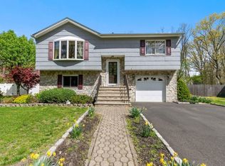 20 Bunker Hill Rd, Hazlet, NJ 07730