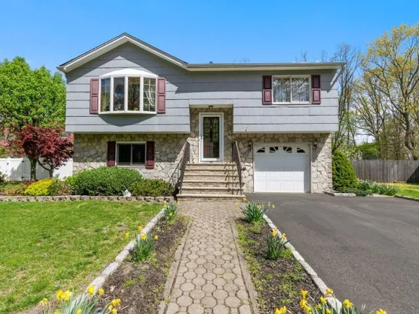 20 Bunker Hill Rd, Hazlet, NJ 07730