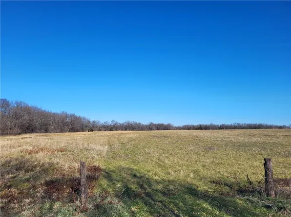 W 375th St, Paola, KS 66071