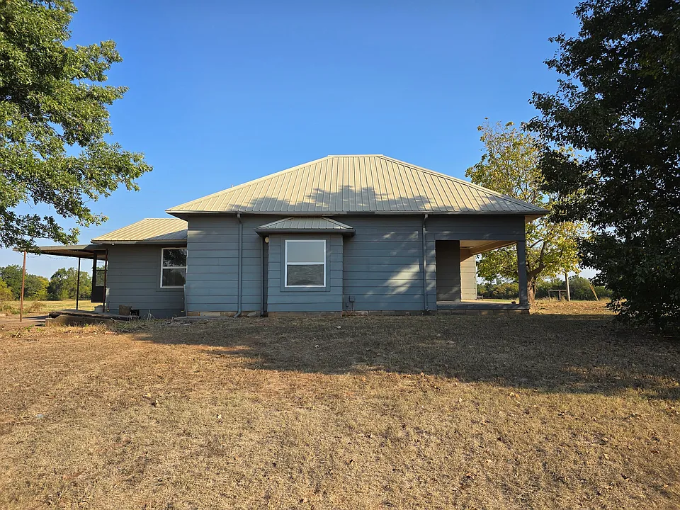 320 N Range Rd