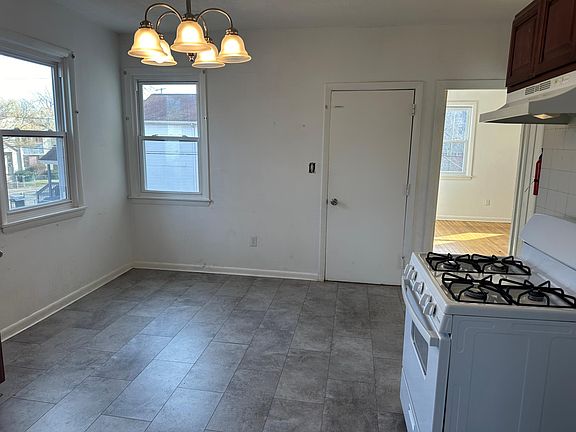 2nd image of 9 Adeline St APT 2