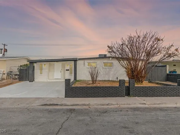 5052 Newton Dr, Las Vegas, NV 89122