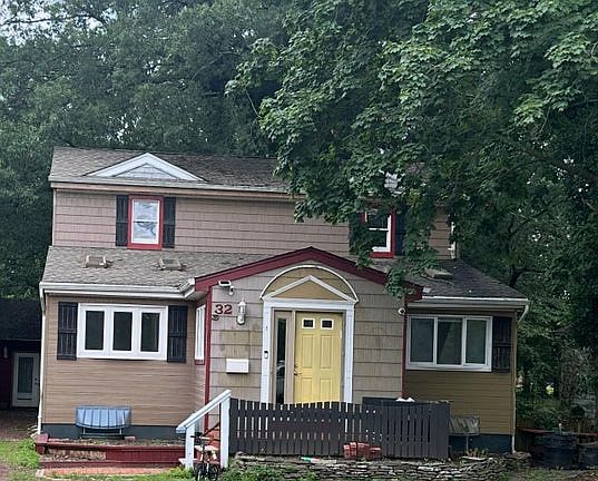 2nd image of 32A Woodrow St