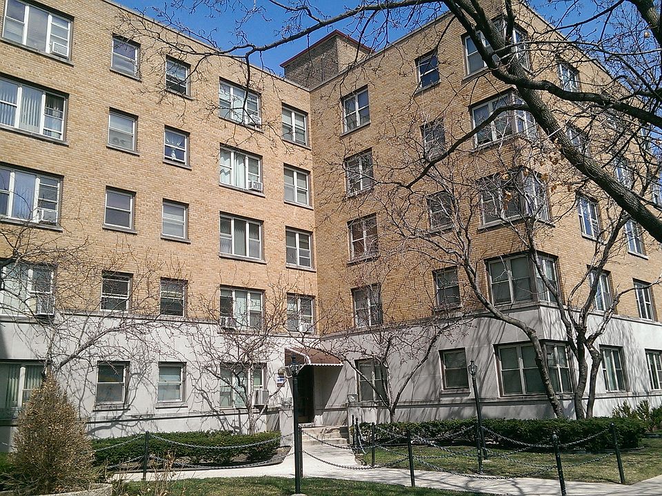 1st image of 2610 W Balmoral Ave APT 303