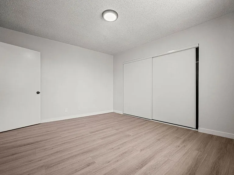 3907 Roxanne Ave #6A — Photo 17