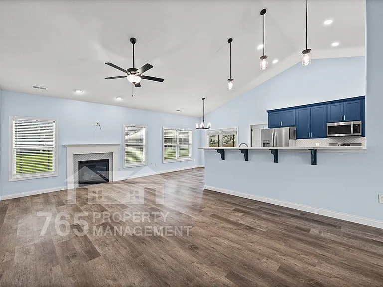 1912 Mud Creek Ct W — Photo 2
