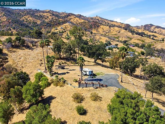 5th image of 6973 Pleasants Valley Rd